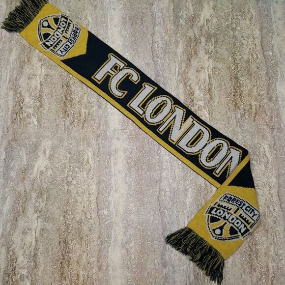 FORREST CITY LONDON SOCCER SCARVE - Picture 1 of 3